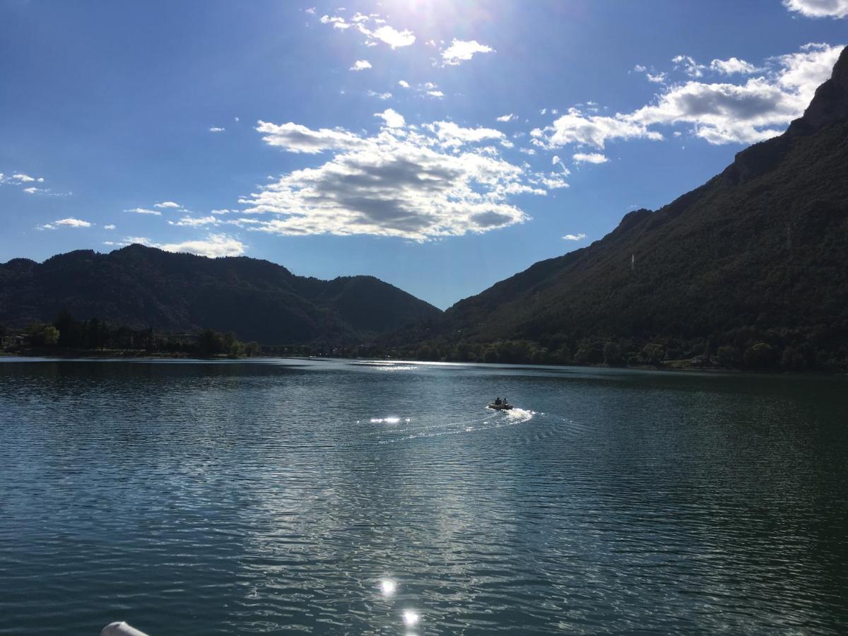 Casa Carla, Bis 4 Personen, Garten, Balkon Mit Blick Auf Den See Und Die Berge Crone Exteriör bild