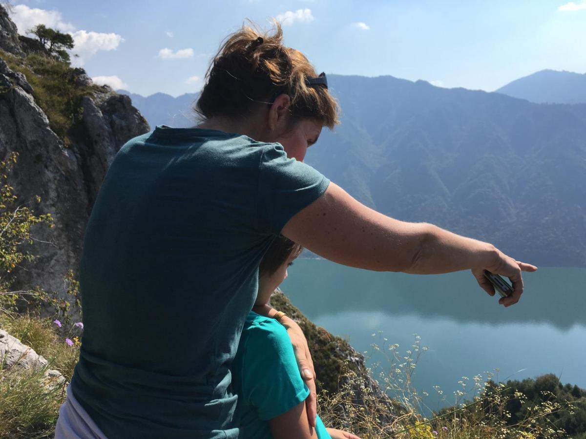Casa Carla, Bis 4 Personen, Garten, Balkon Mit Blick Auf Den See Und Die Berge Crone Exteriör bild